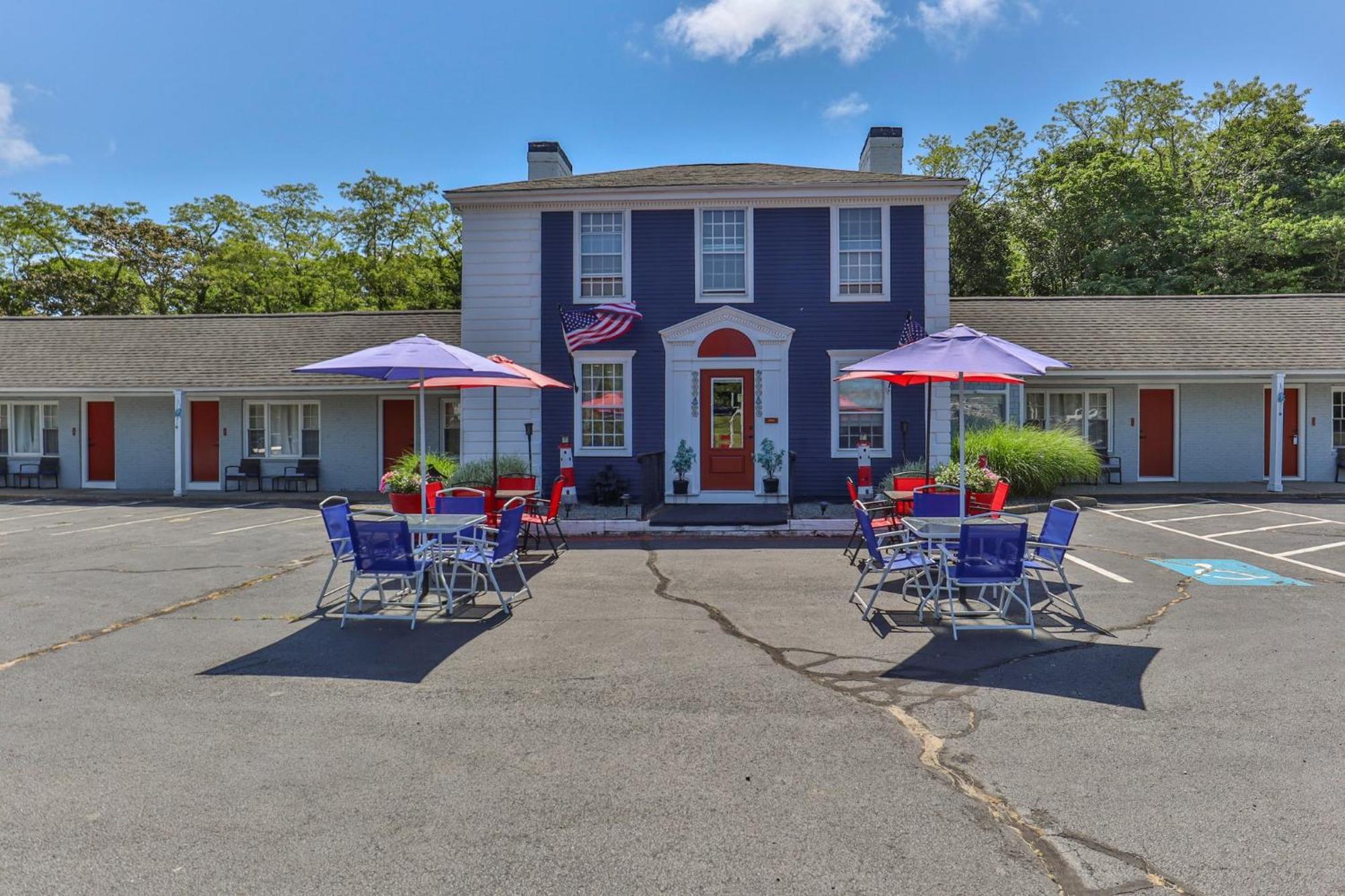 Olde Tavern And - Cape Cod Orleans